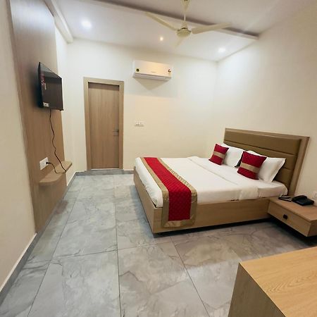 Hotel Raga Karimnagar 外观 照片