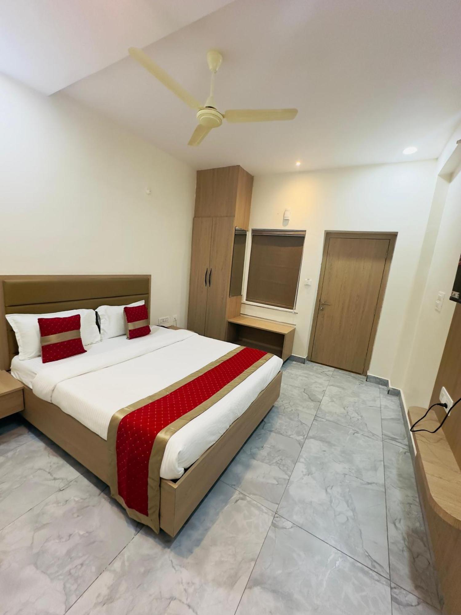 Hotel Raga Karimnagar 客房 照片