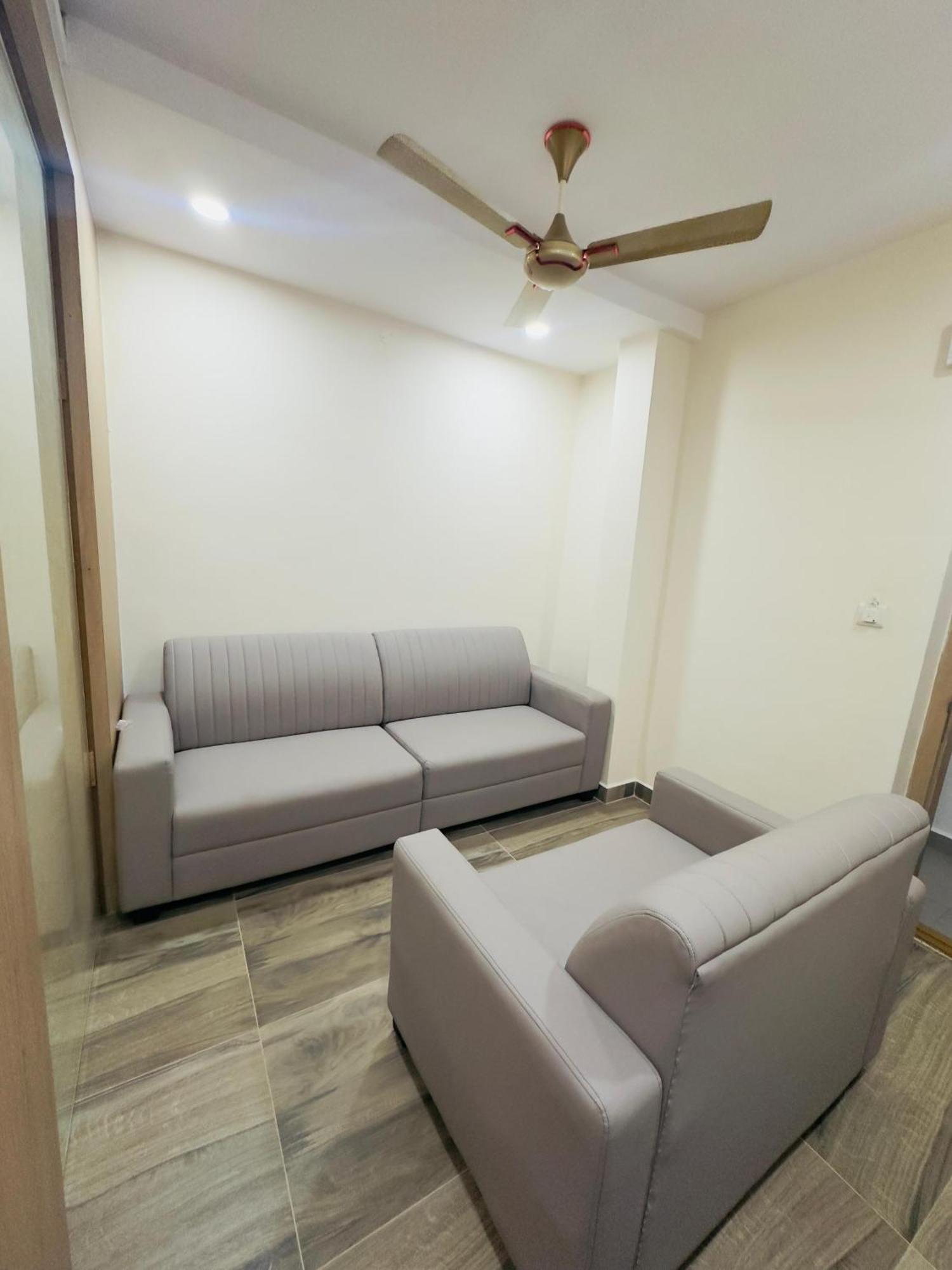 Hotel Raga Karimnagar 外观 照片