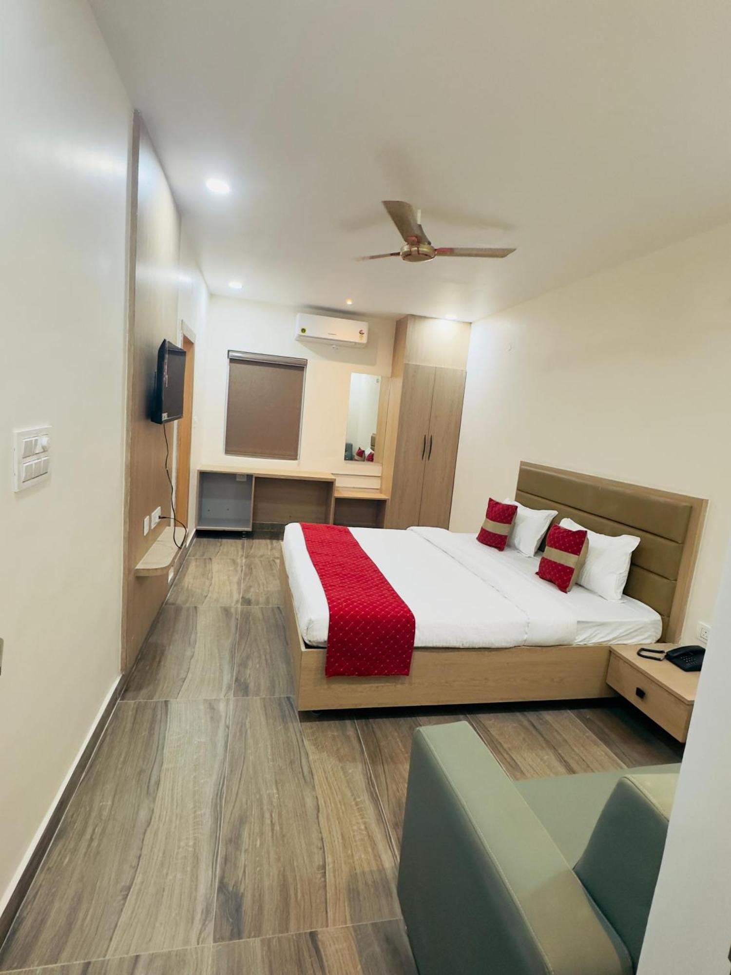 Hotel Raga Karimnagar 客房 照片