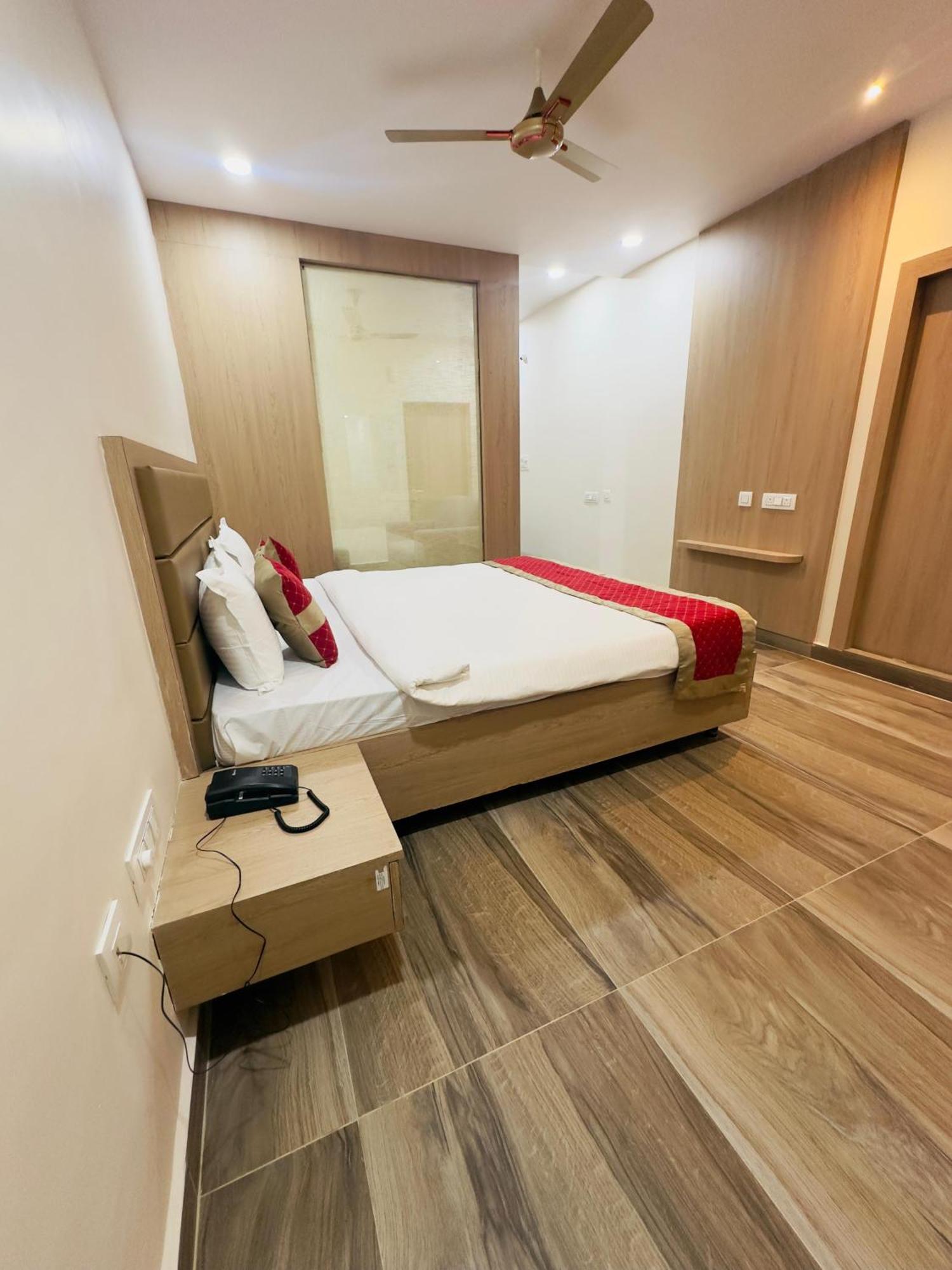 Hotel Raga Karimnagar 外观 照片