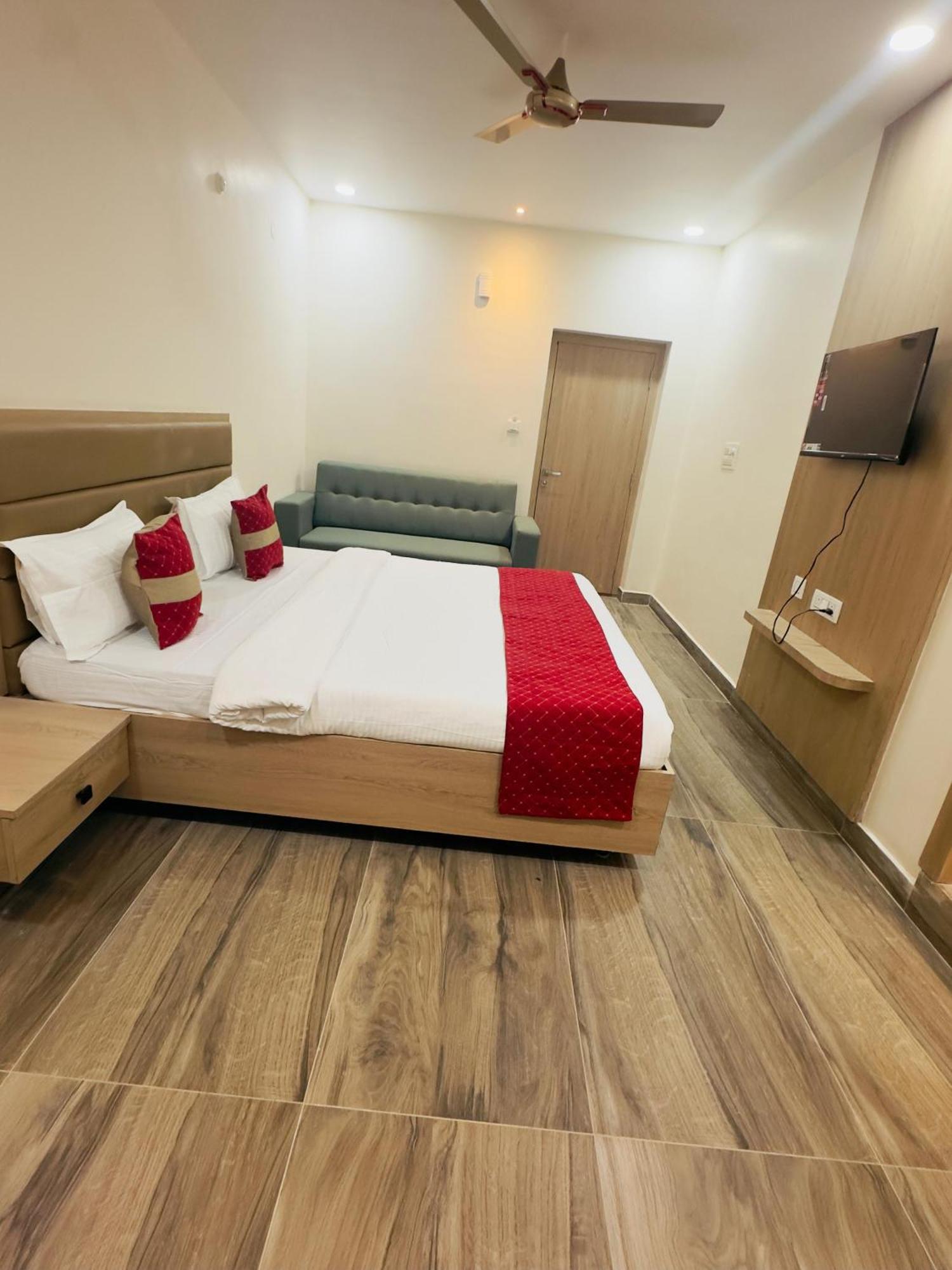 Hotel Raga Karimnagar 外观 照片